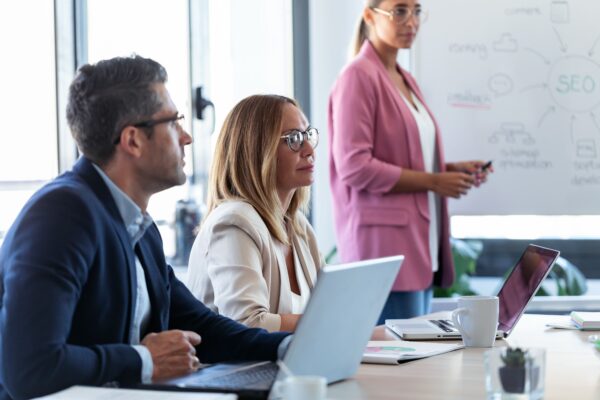 Gestion de projet informatique avec planification, pilotage des équipes et optimisation des performances IT