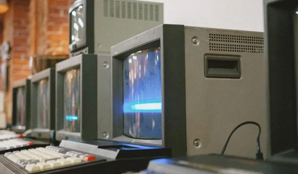 Gestion des DEEE en entreprise pour le recyclage des équipements informatiques et la réduction de l’impact environnemental